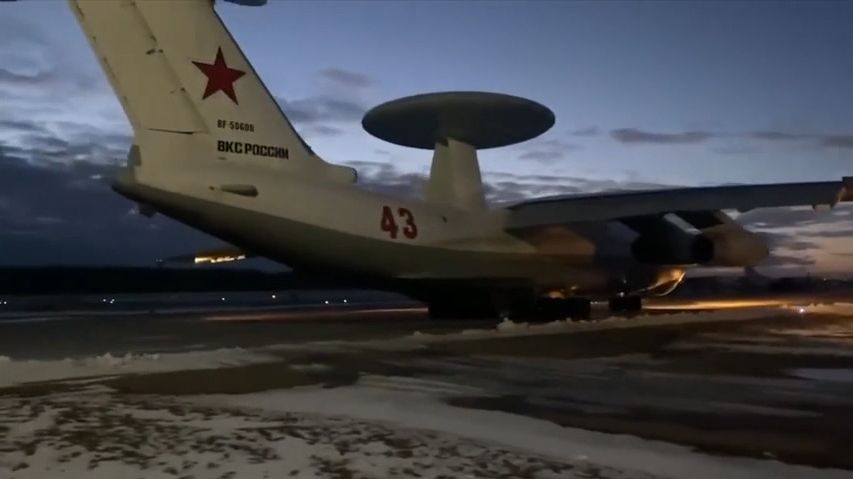 Minsk ukázal video s ruským letadlem A-50. Natočili ho za tmy